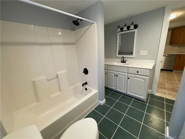 $1,800 | 324 Main Street, Unit 3, Portland, CT 06480