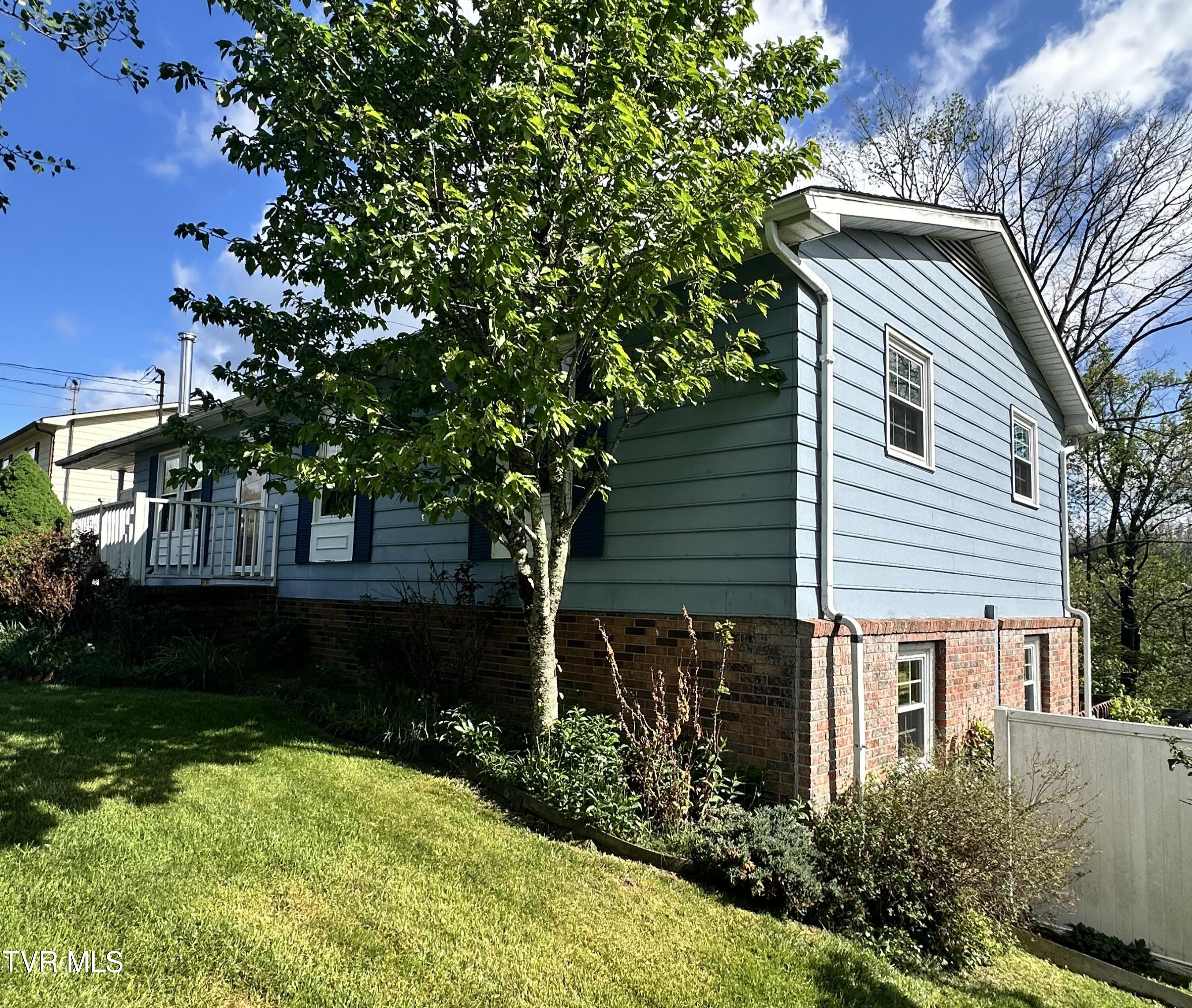 121 Beverly Avenue Southwest Wise, VA 24293 - Photo 2 of 94 front