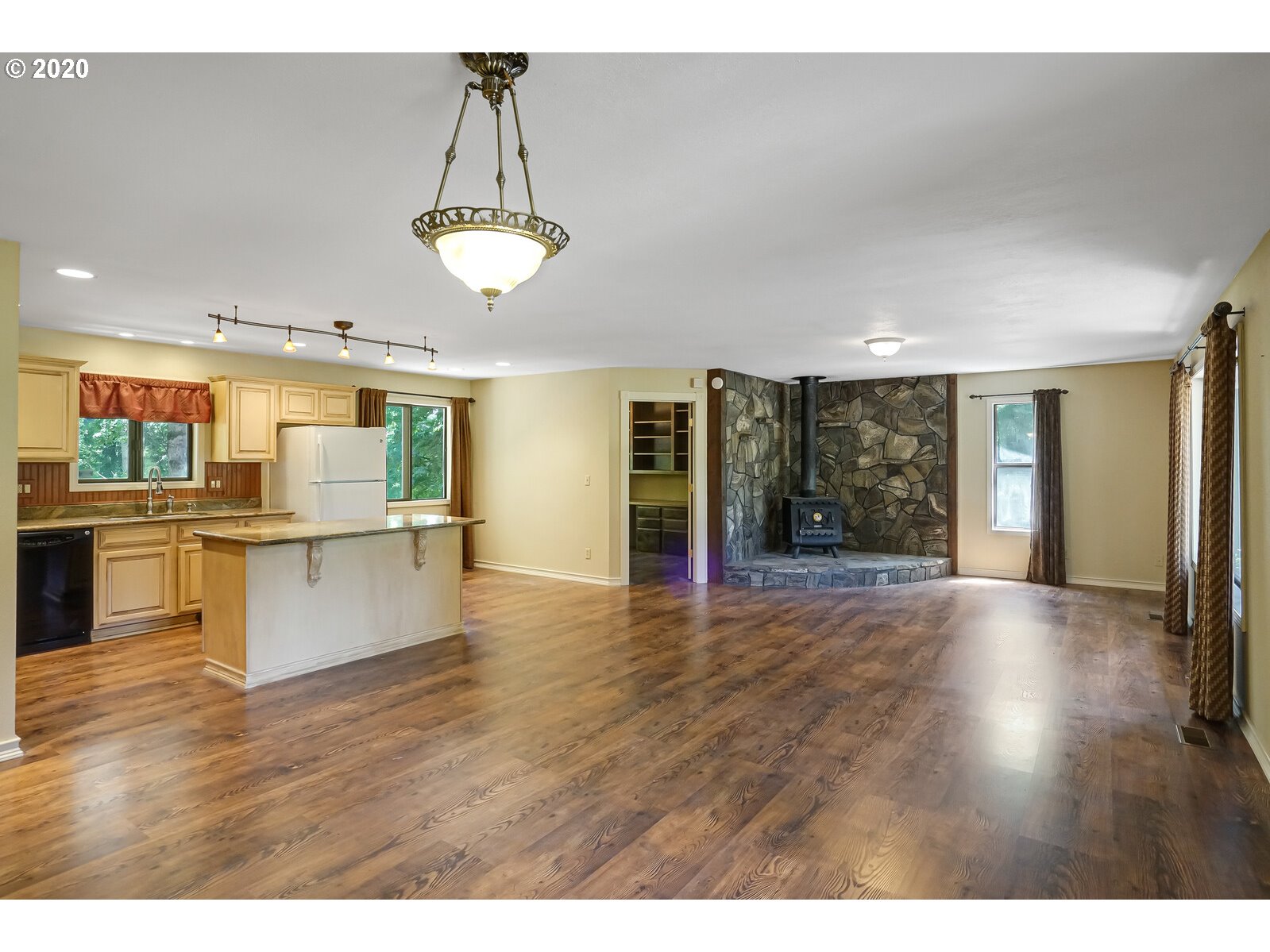 17615 South Abiqua Road Northeast Silverton, OR 97381 - Photo 12 of 26 Gallery Image 12