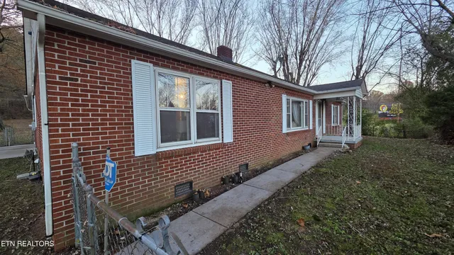 $265,000 | 992 Walden Ridge Lane, Caryville, TN 37714