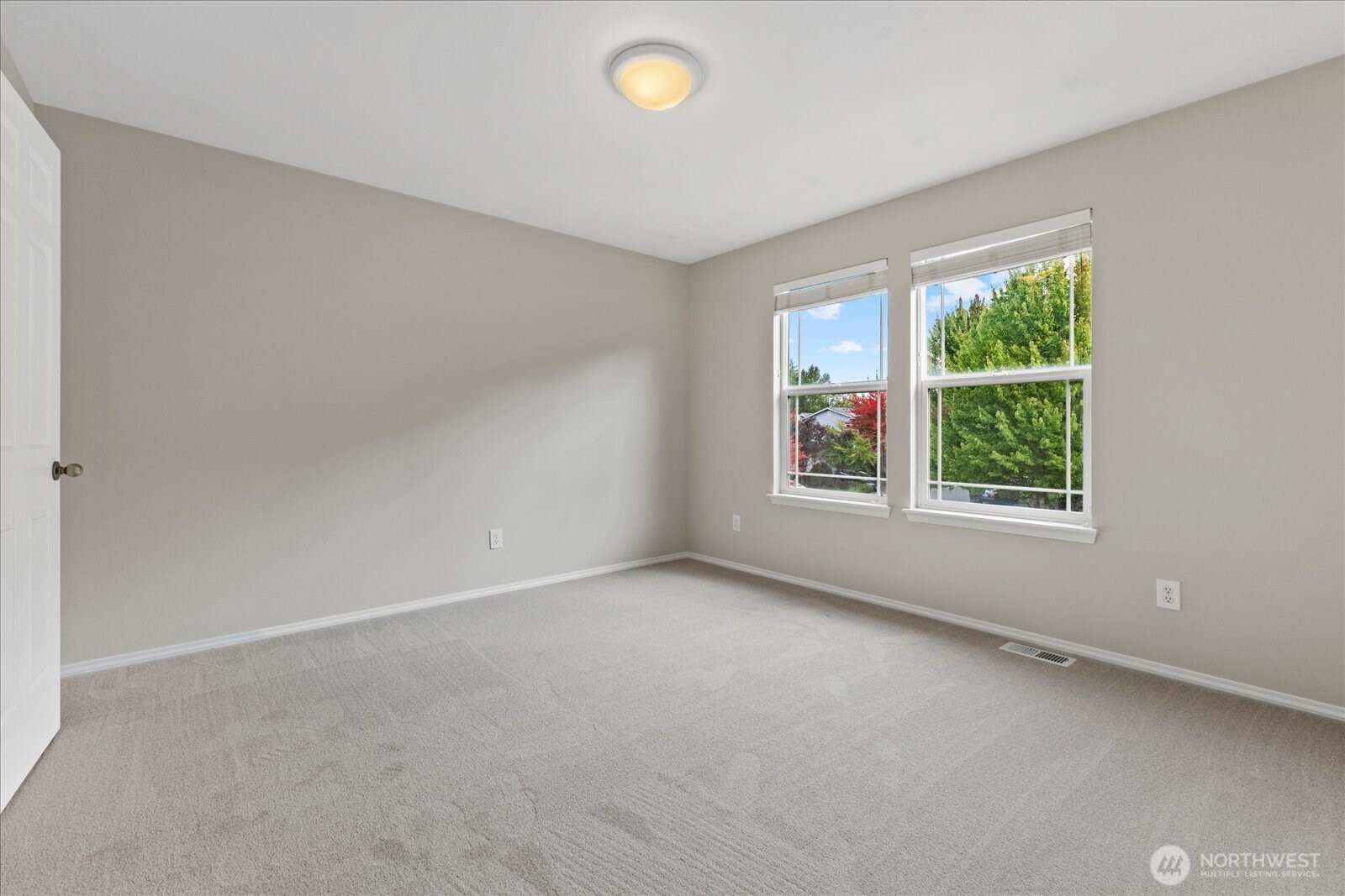 14912 48th Avenue Southeast Bothell, WA 98012 - Photo 20 of 40 an empty room with windows