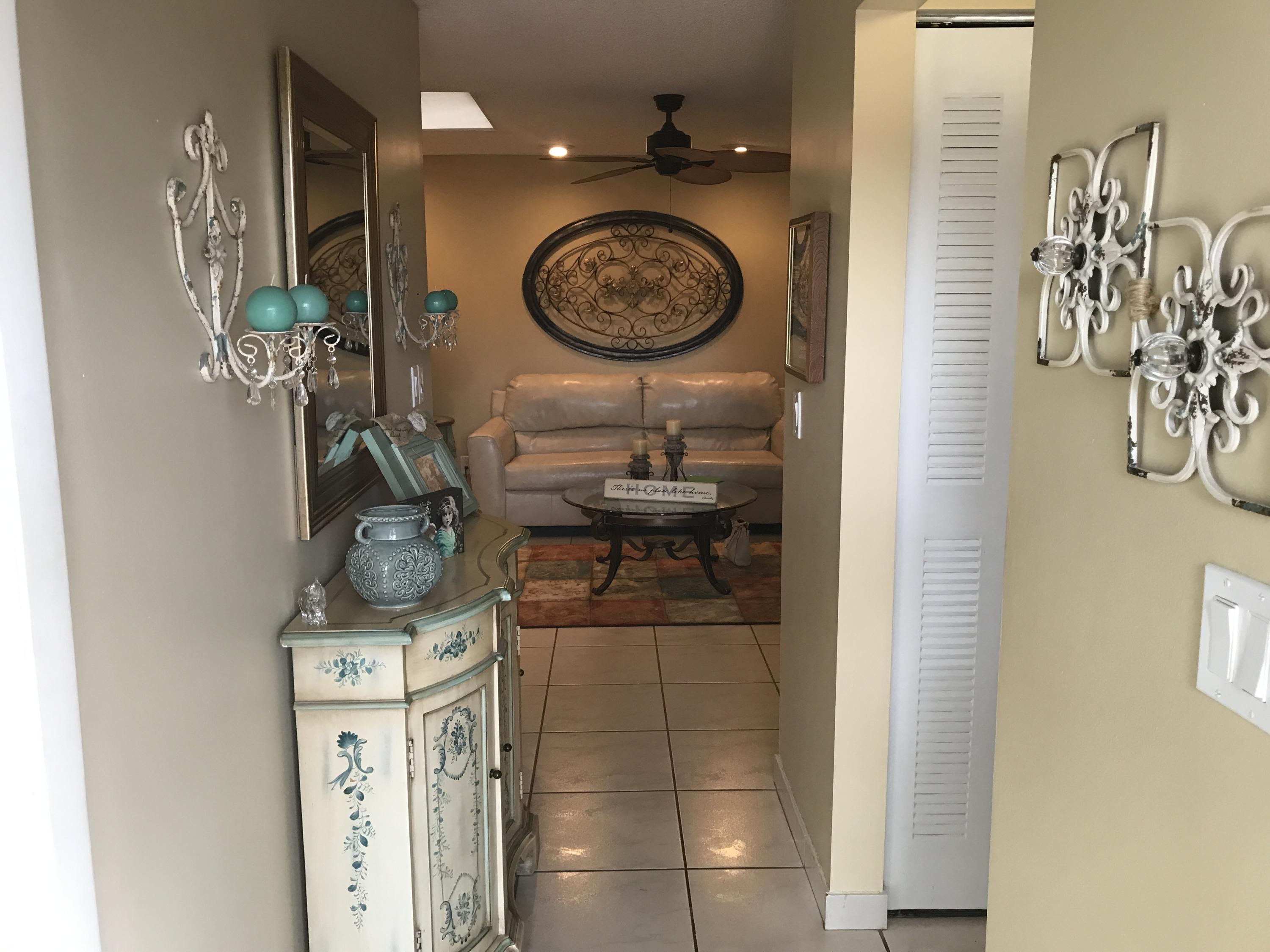 8957 Echo Lane Boca Raton, FL 33496 - Photo 3 of 27 FOYER
