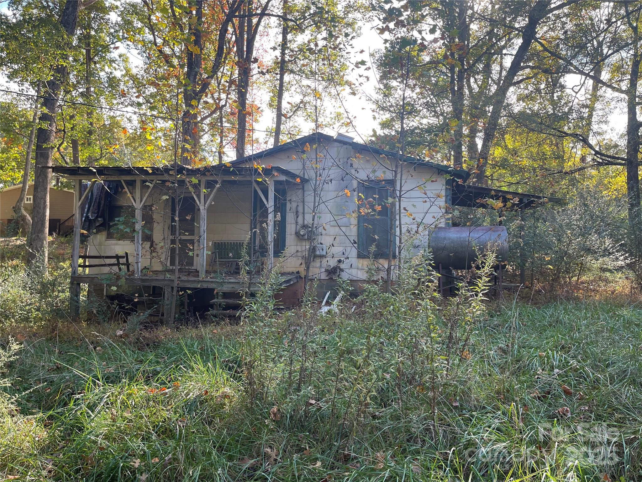 137 Stacy Road Mooresville, NC 28115 - Photo 7 of 9 a backyard of a house with table and chairs
