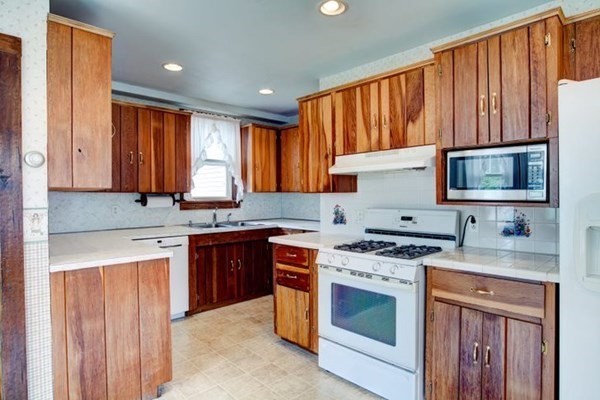 9 Union Street Ware, MA 01082 - Photo 7 of 39 Gallery Image 7