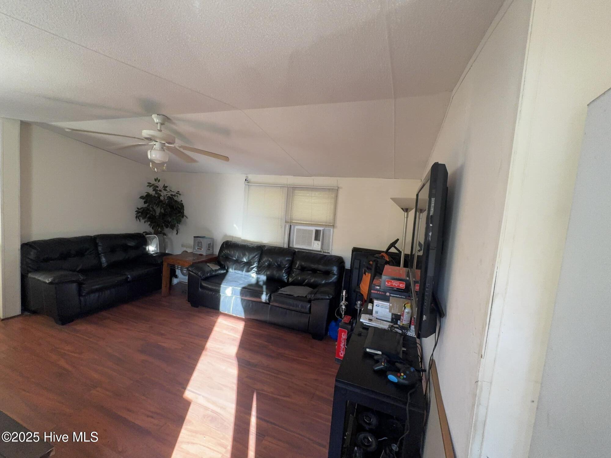 7620 Malpass Corner Road Currie, NC 28435 - Photo 4 of 8 living room