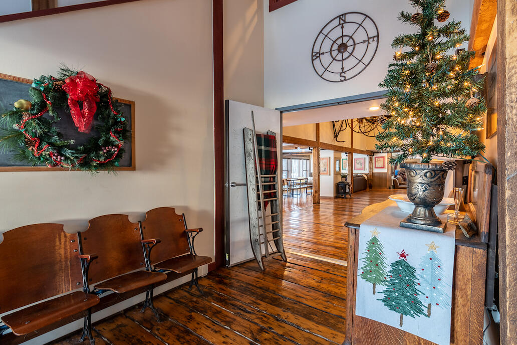 9-10 Tranquility Lane Eustis, ME 04982 - Photo 11 of 108 Foyer