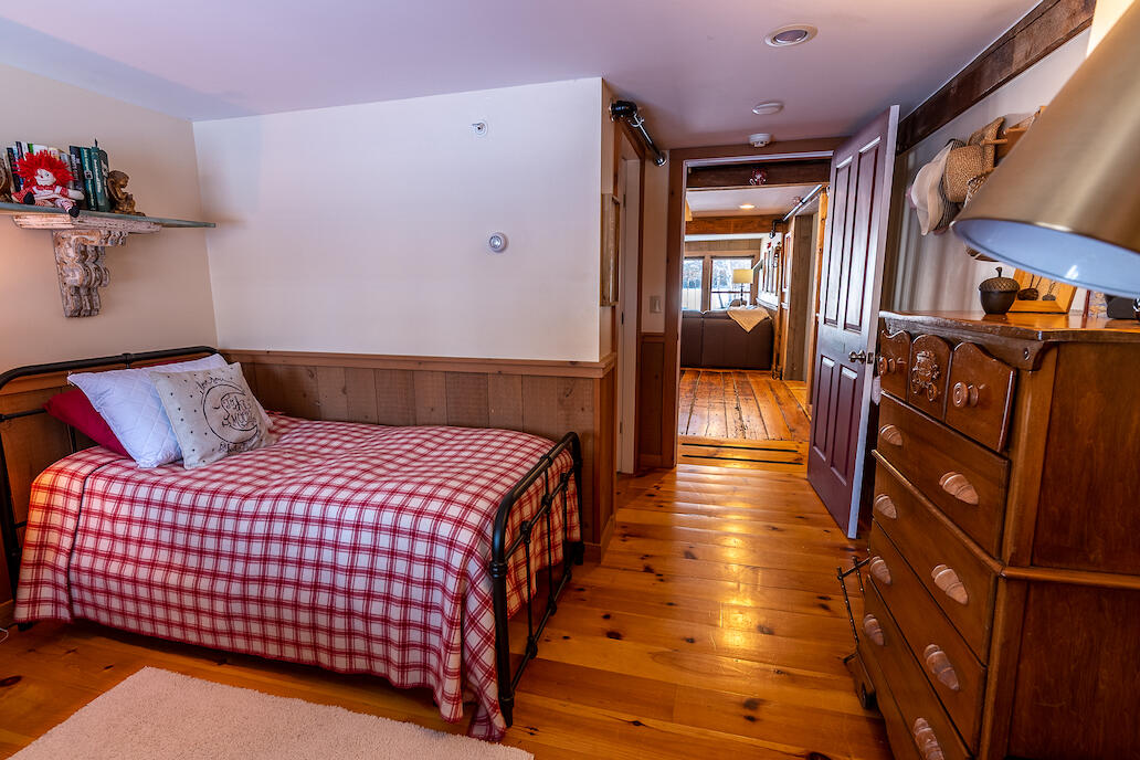 9-10 Tranquility Lane Eustis, ME 04982 - Photo 31 of 108 Guest Room 4