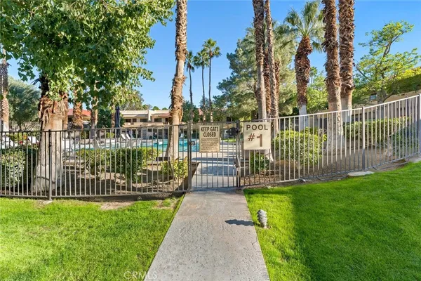 $172,500 | 2812 North Auburn Circle, Unit 202, Palm Springs, CA 92262