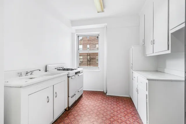 $595,000 | 530 Grand Street, Unit 8E | Lower East Side