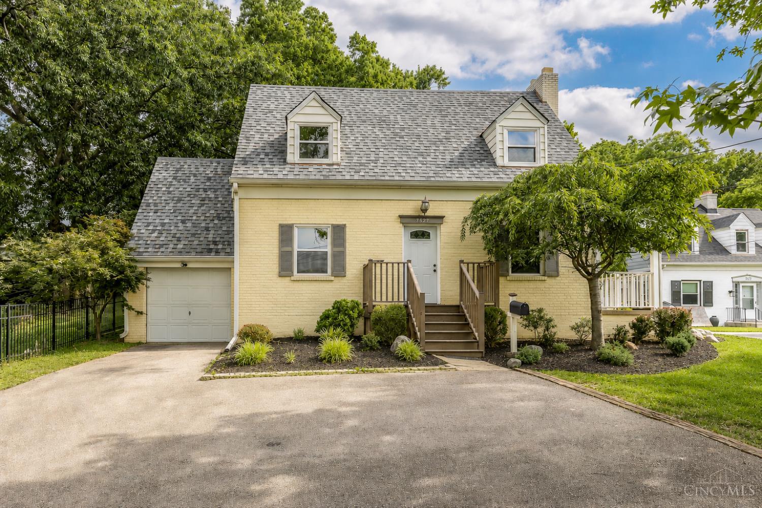 7527 Montgomery Road Cincinnati, OH 45236 - Photo 1 of 27