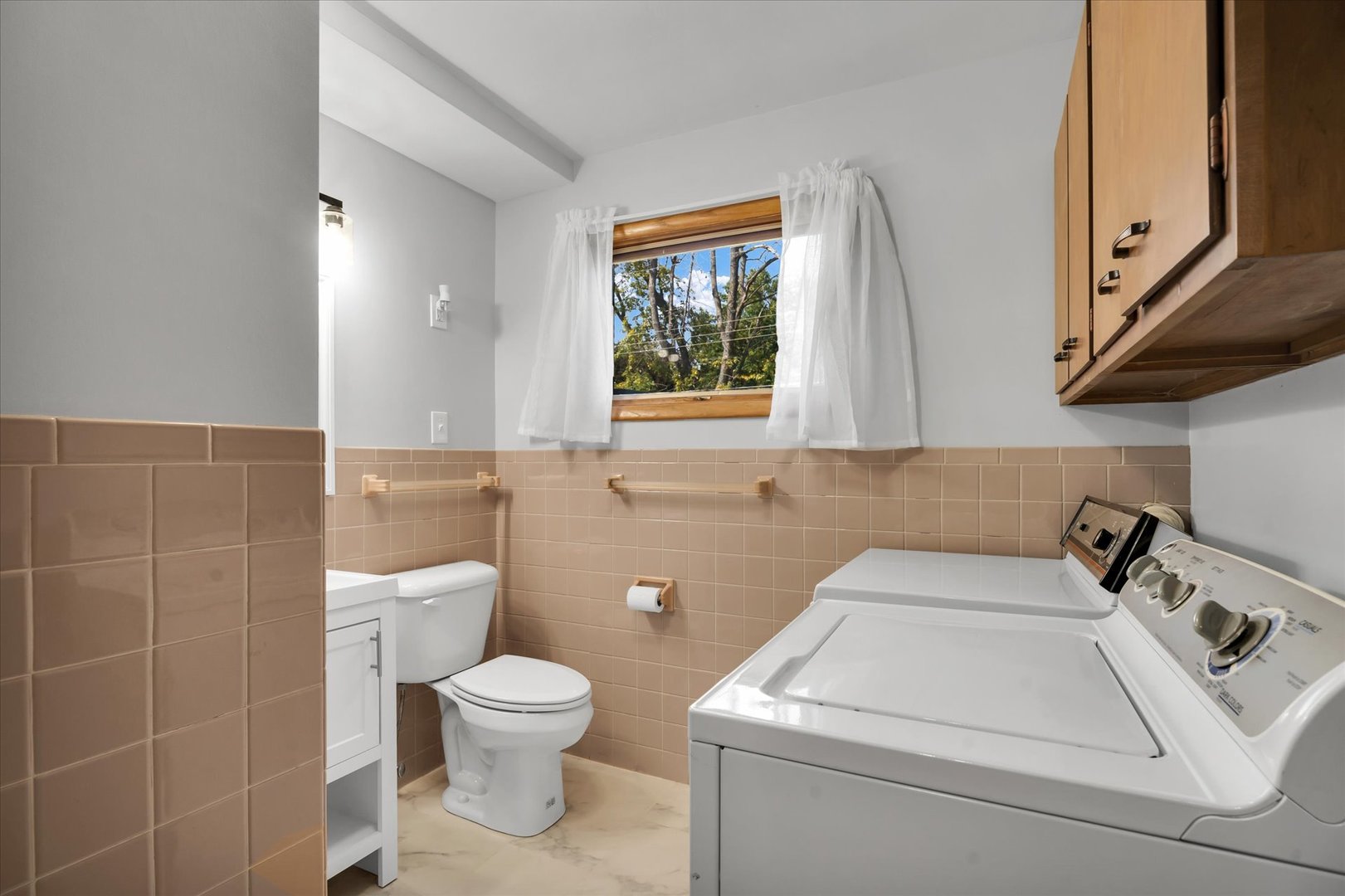 1110 Silver Street Urbana, IL 61801 - Photo 28 of 40 a bathroom with a toilet sink and mirror
