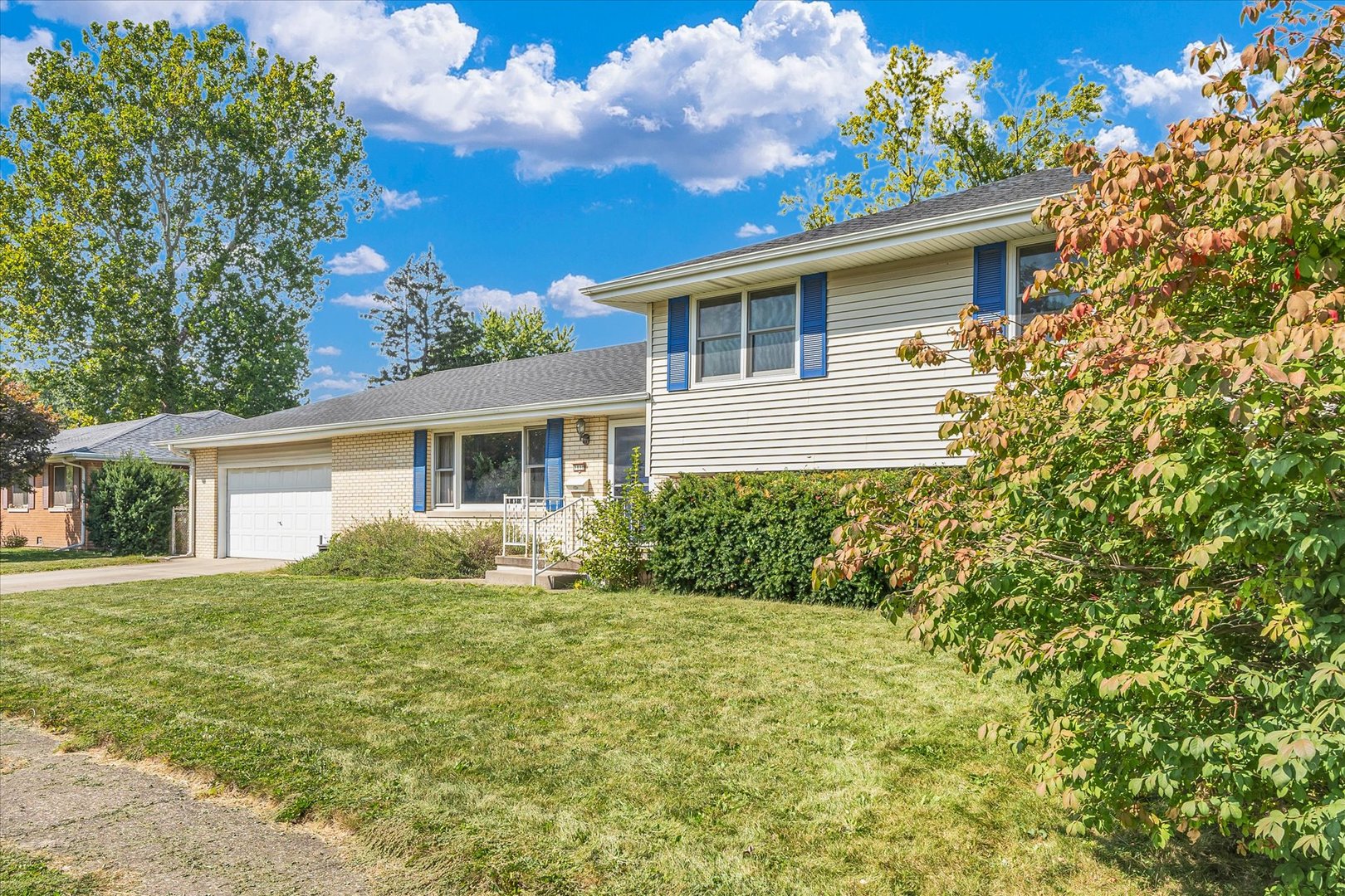 1110 Silver Street Urbana, IL 61801 - Photo 3 of 40 a house that has a tree in front of it