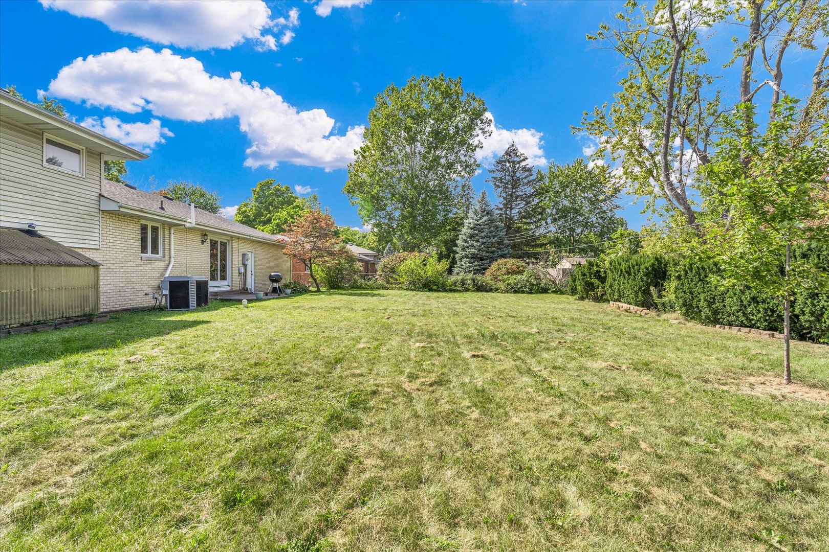 1110 Silver Street Urbana, IL 61801 - Photo 36 of 40 a front view of a house with garden