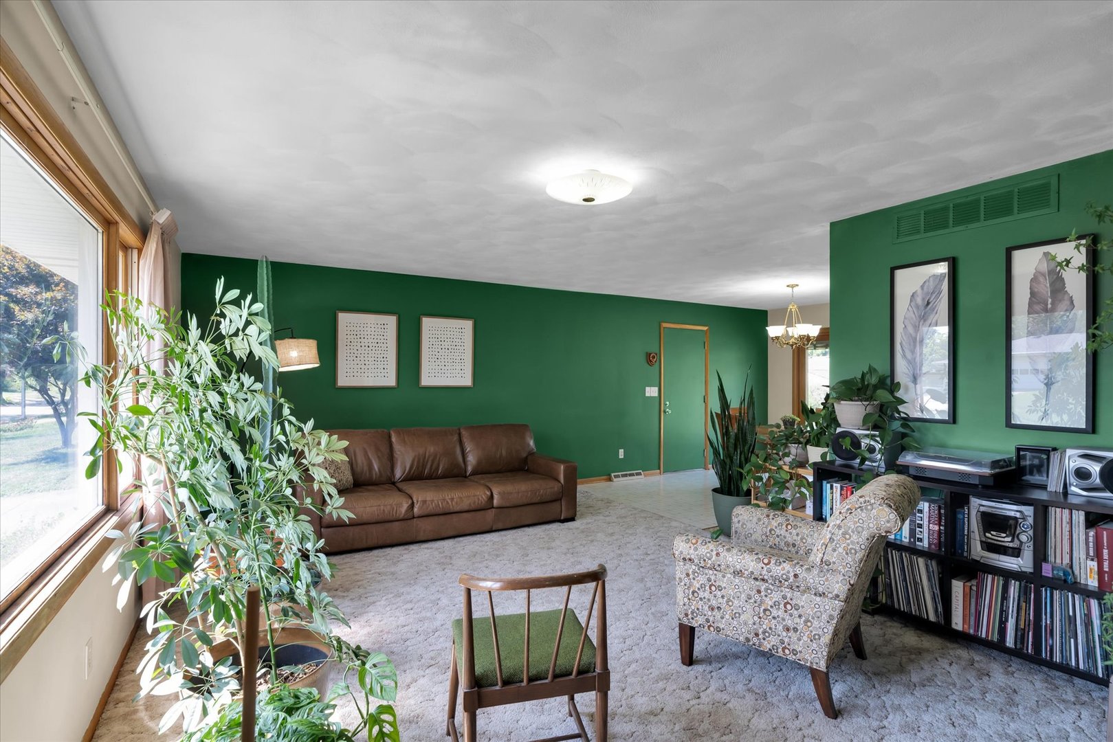 1110 Silver Street Urbana, IL 61801 - Photo 6 of 40 a living room with furniture and a potted plant