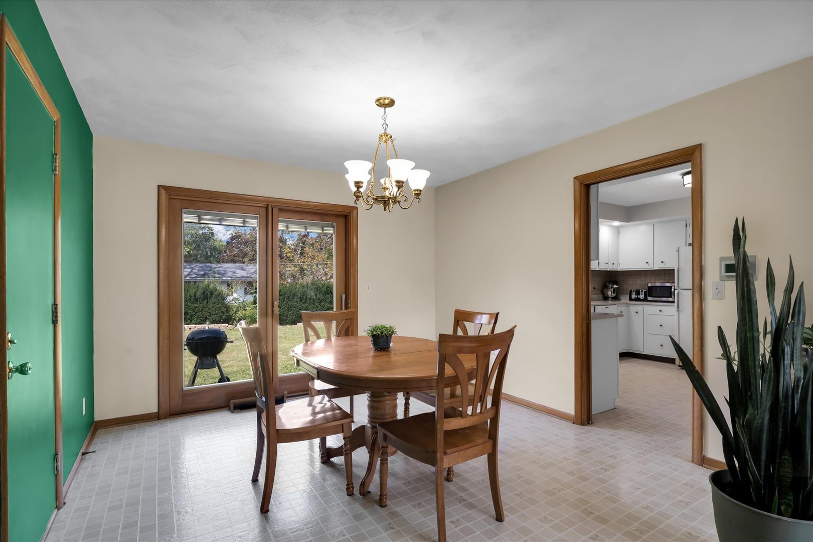 1110 Silver Street Urbana, IL 61801 - Photo 8 of 40 a dining room with furniture and window