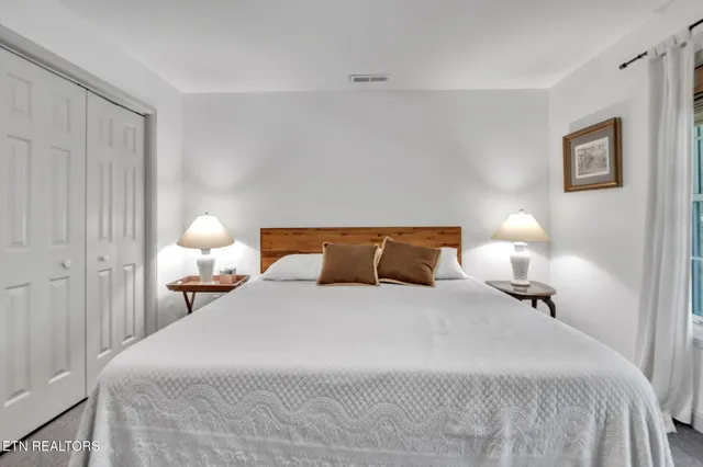 $969,950 | 257 Lone Ridge Lane, Clinton, TN 37716