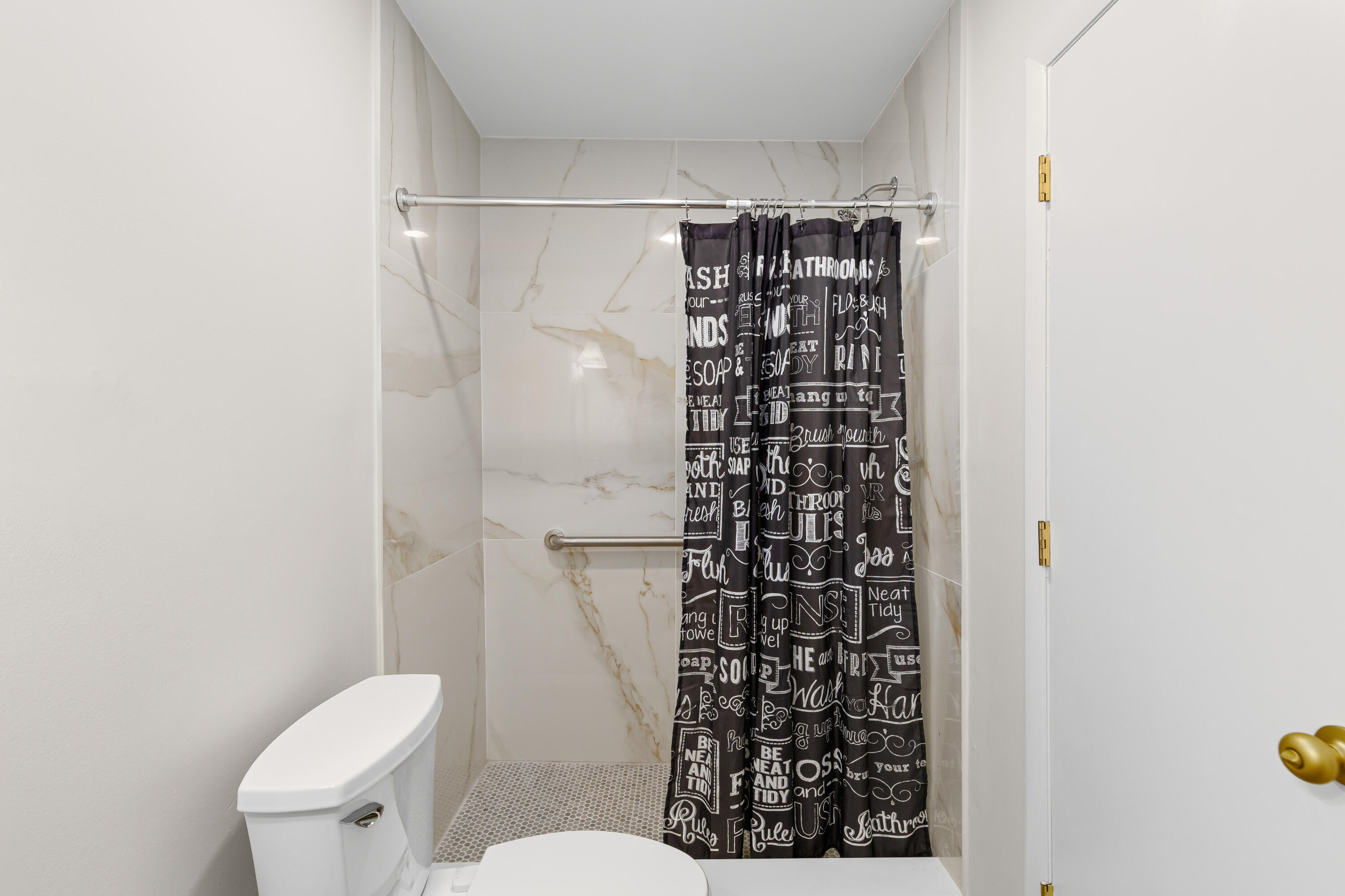 1141 Shadow Lake Circle, Unit J Mount Pleasant, SC 29464 - Photo 25 of 42 Bathroom 3