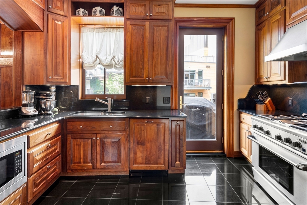 218 West Springfield Street Boston, MA 02118 - Photo 8 of 26