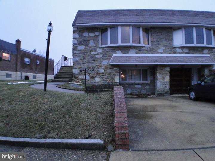 9984 Sandy Road Philadelphia, PA 19115 - Photo 3 of 12 Gallery Image 3