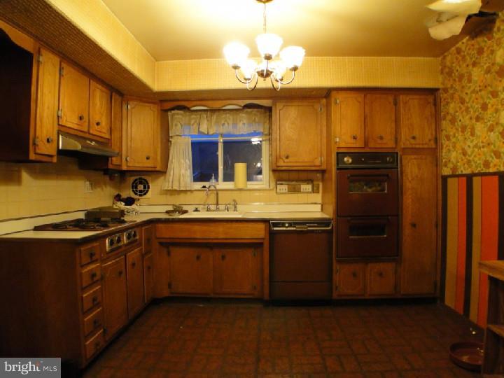 9984 Sandy Road Philadelphia, PA 19115 - Photo 4 of 12 Gallery Image 4