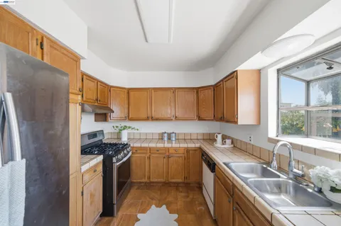 $599,000 | 10517 Voltaire Avenue, Oakland, CA 94603