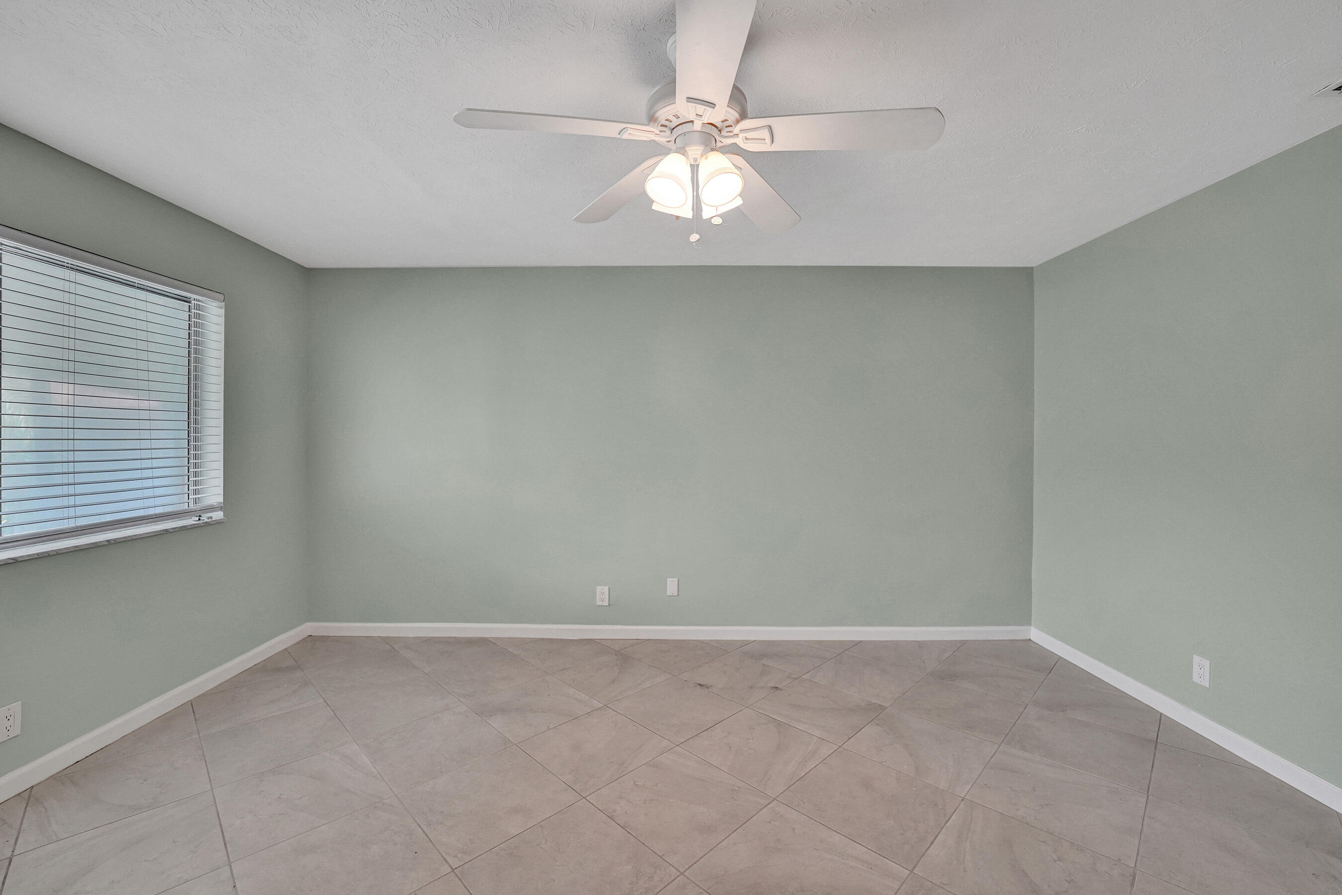 1250 Miami Road, Unit 11 Fort Lauderdale, FL 33316 - Photo 8 of 38 DSC08027