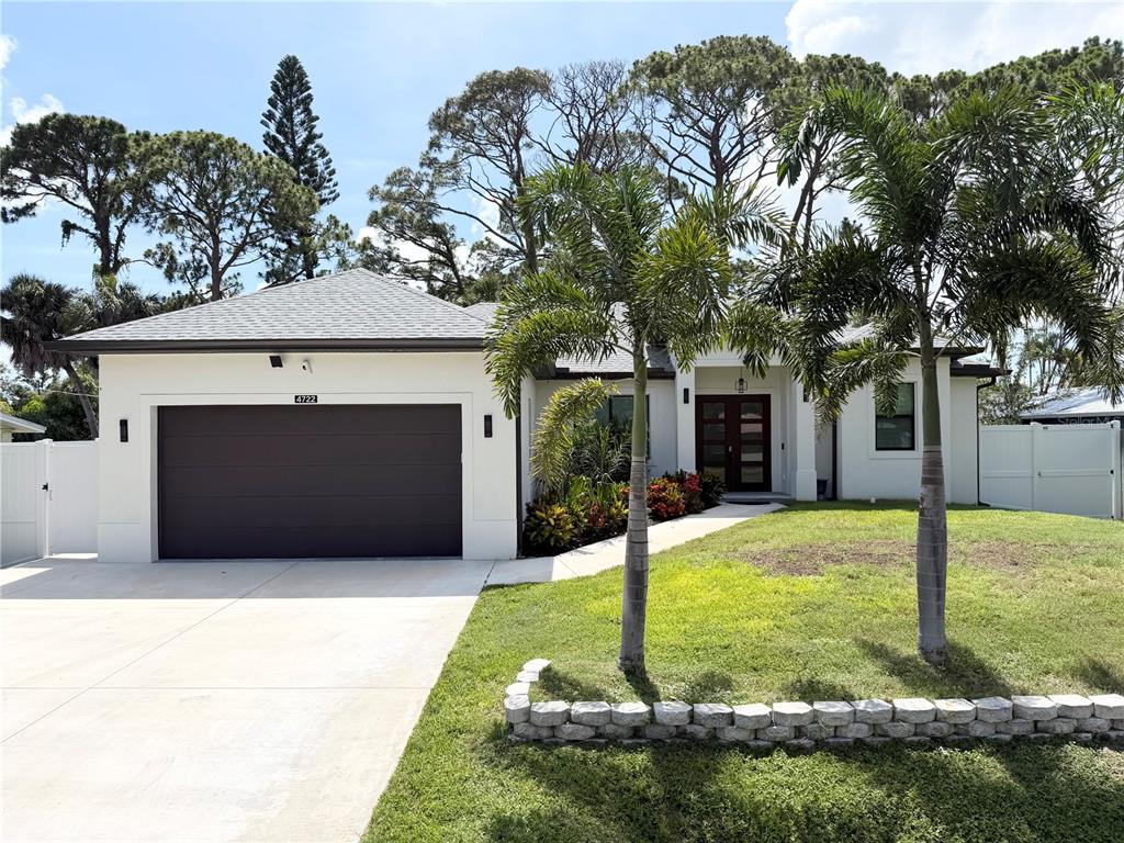 4722 Neptune Road Venice, FL 34293 - Photo 3 of 28