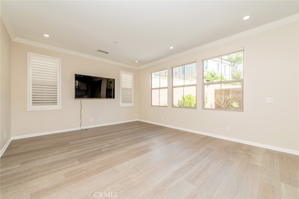 93 Decker Irvine, CA 92620 - Photo 3 of 29