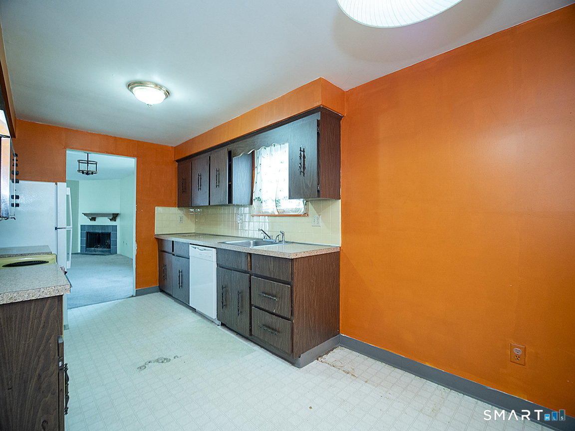 81 River Bend Road, Unit C Stratford, CT 06614 - Photo 9 of 34