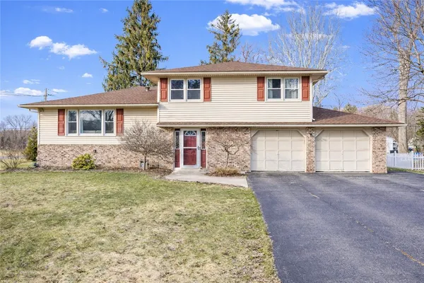 $299,900 | 658 Regina Drive, Webster, NY 14580
