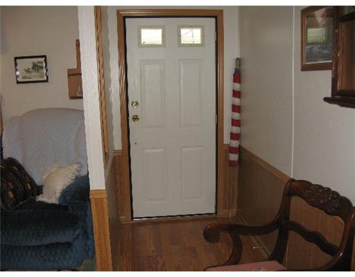 618 Mt Jackson Road New Castle, PA 16102 - Photo 9 of 10 Entry/Foyer.