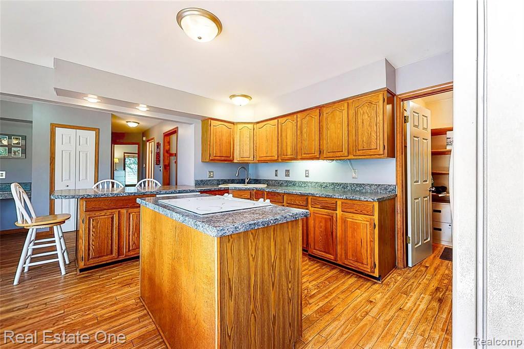 8120 Green Road Fenton, MI 48430 - Photo 23 of 46