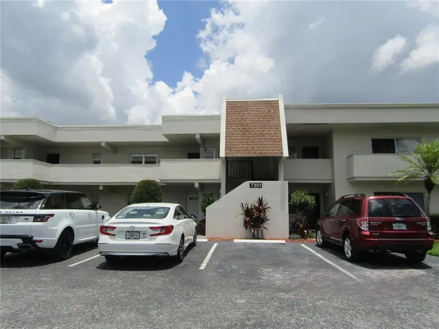 $4,300 | 7351 West Country Club Drive North, Unit 202, Sarasota, FL 34243