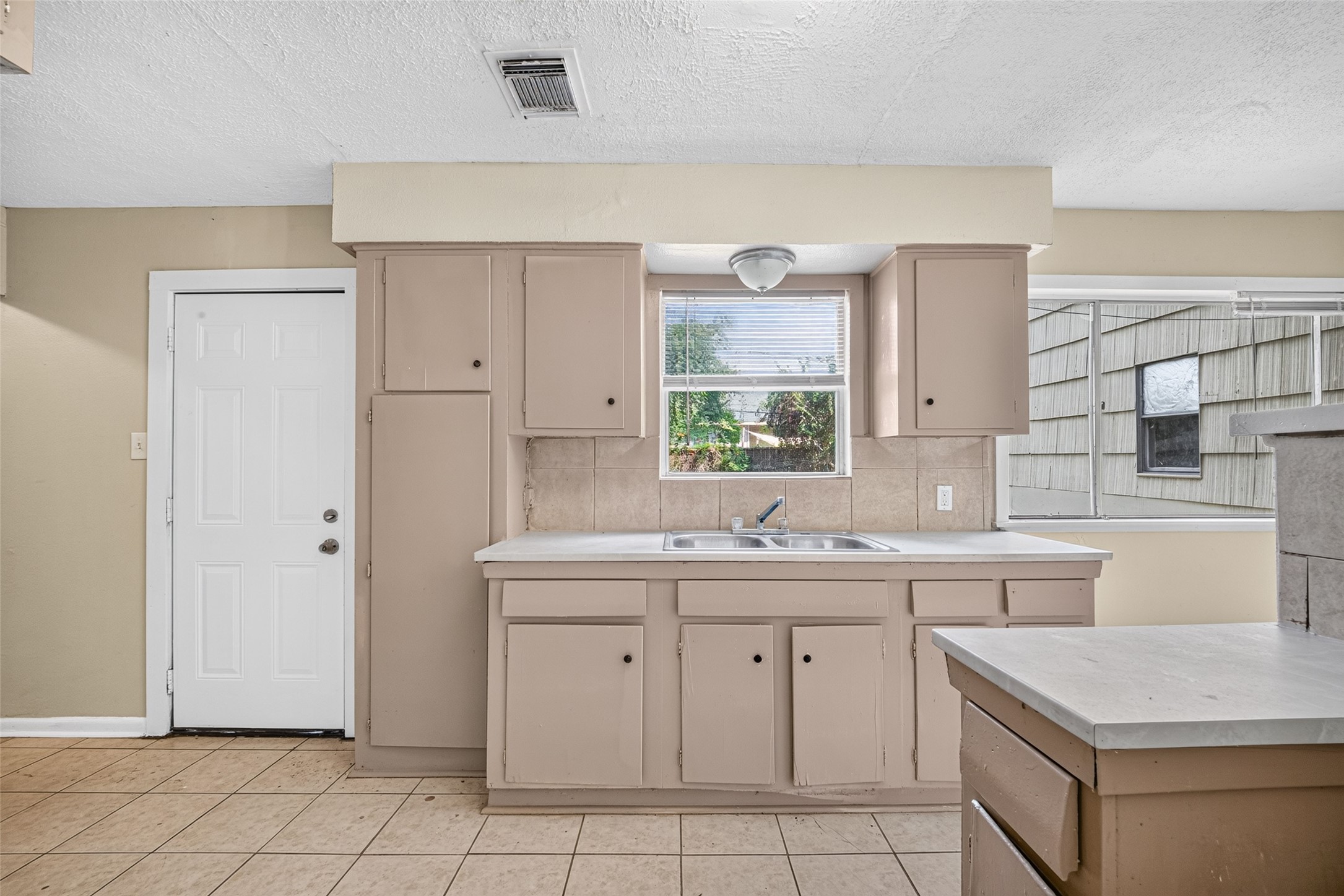 1307 Camden Road Pasadena, TX 77502 - Photo 21 of 37 Gallery Image 21