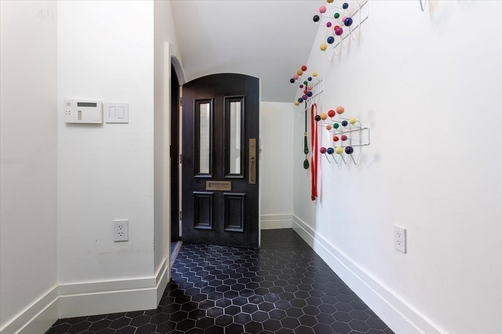 158 West Canton Street Boston, MA 02118 - Photo 24 of 25 a view of entryway with interior