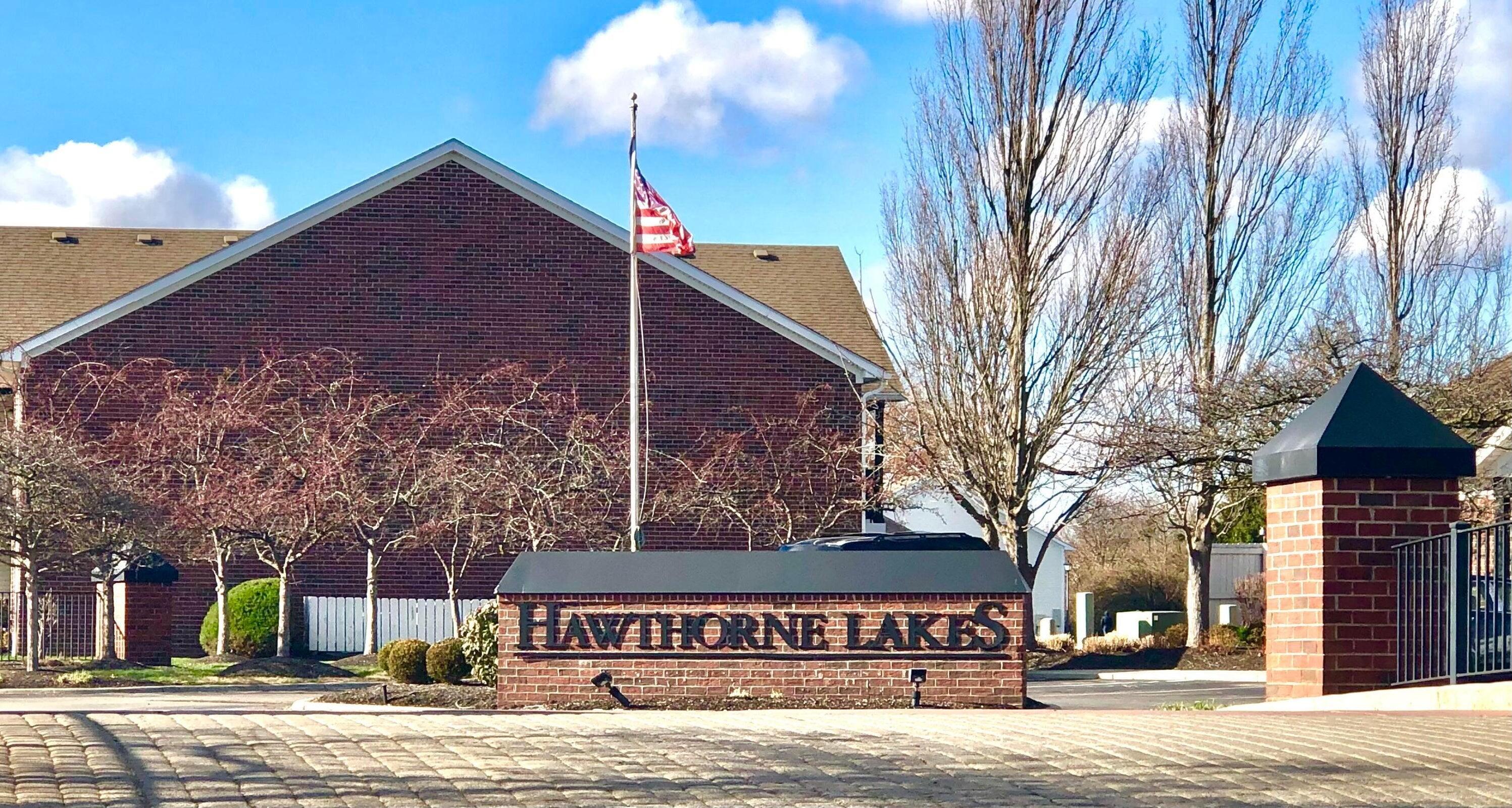 5542 Garden Ridge Columbus, OH 43228 - Photo 2 of 13 Hawthorne Lakes