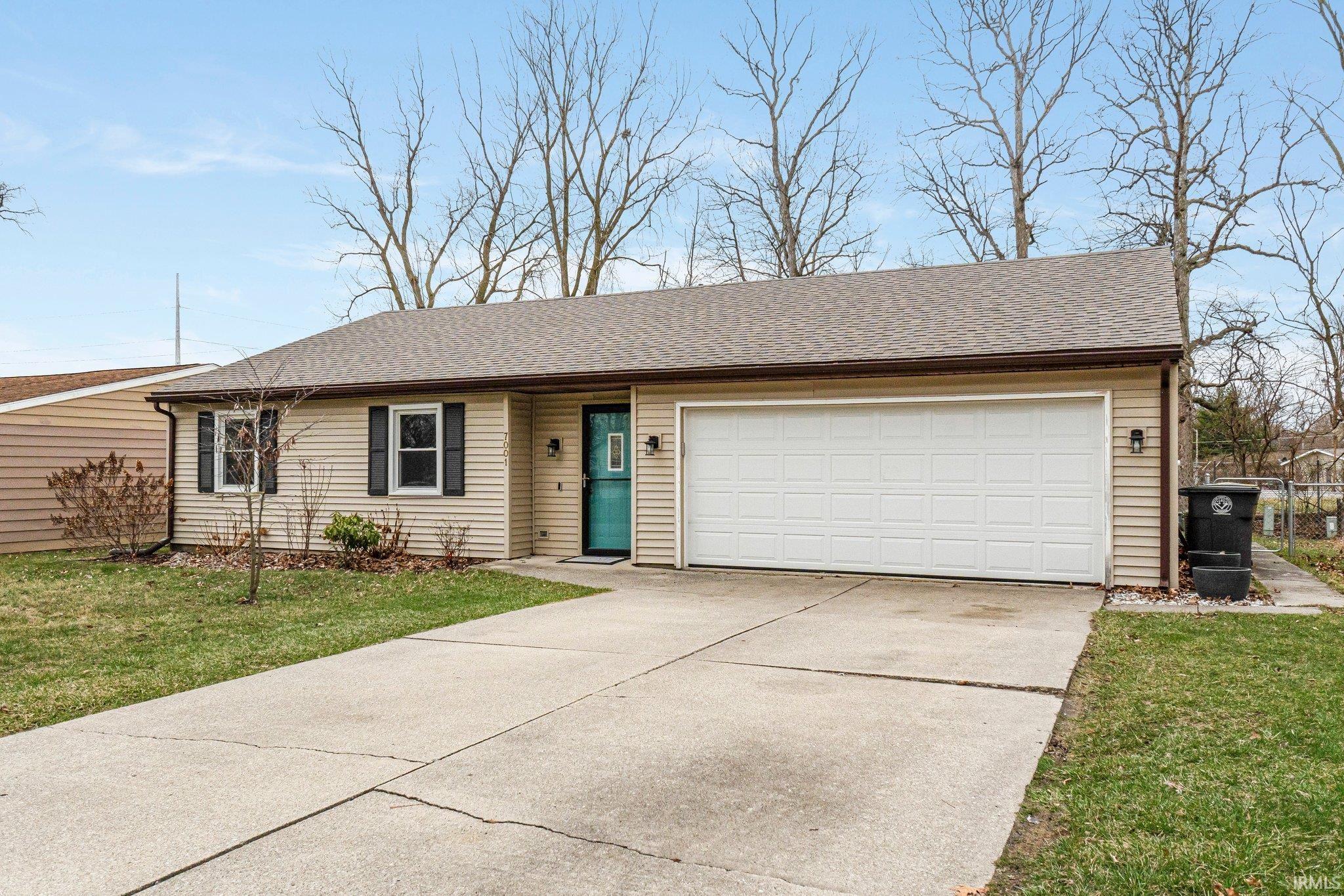 7001 Salge Drive Fort Wayne, IN 46835 - Photo 3 of 36