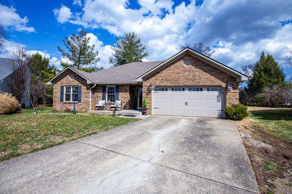 305 Glass Circle Georgetown, KY 40324 - Photo 2 of 46