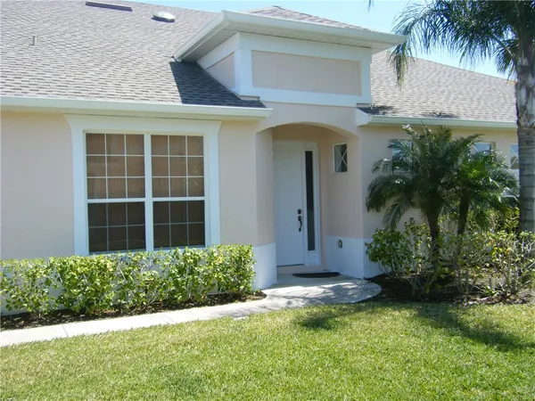 $2,200 | 434 North Tangerine Square Southwest, Vero Beach, FL 32968