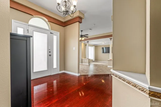 a view of livingroom with furniture