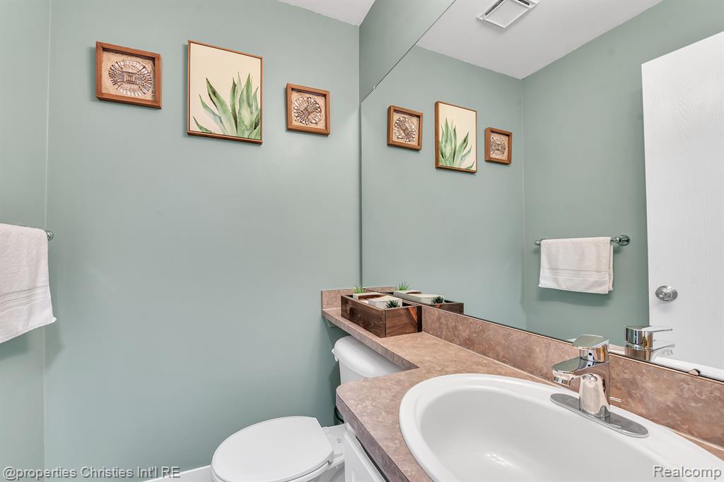 1562 Streamwood Court Rochester Hills, MI 48307 - Photo 14 of 26