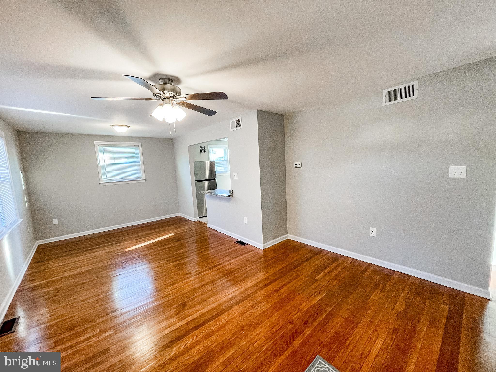 34 Morris Road New Castle, DE 19720 - Photo 3 of 19 Beautiful hardwood floors