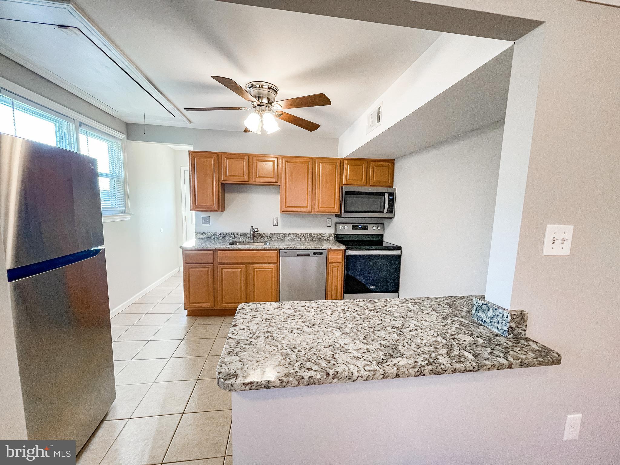 34 Morris Road New Castle, DE 19720 - Photo 5 of 19 Kitchen with breakfast bar