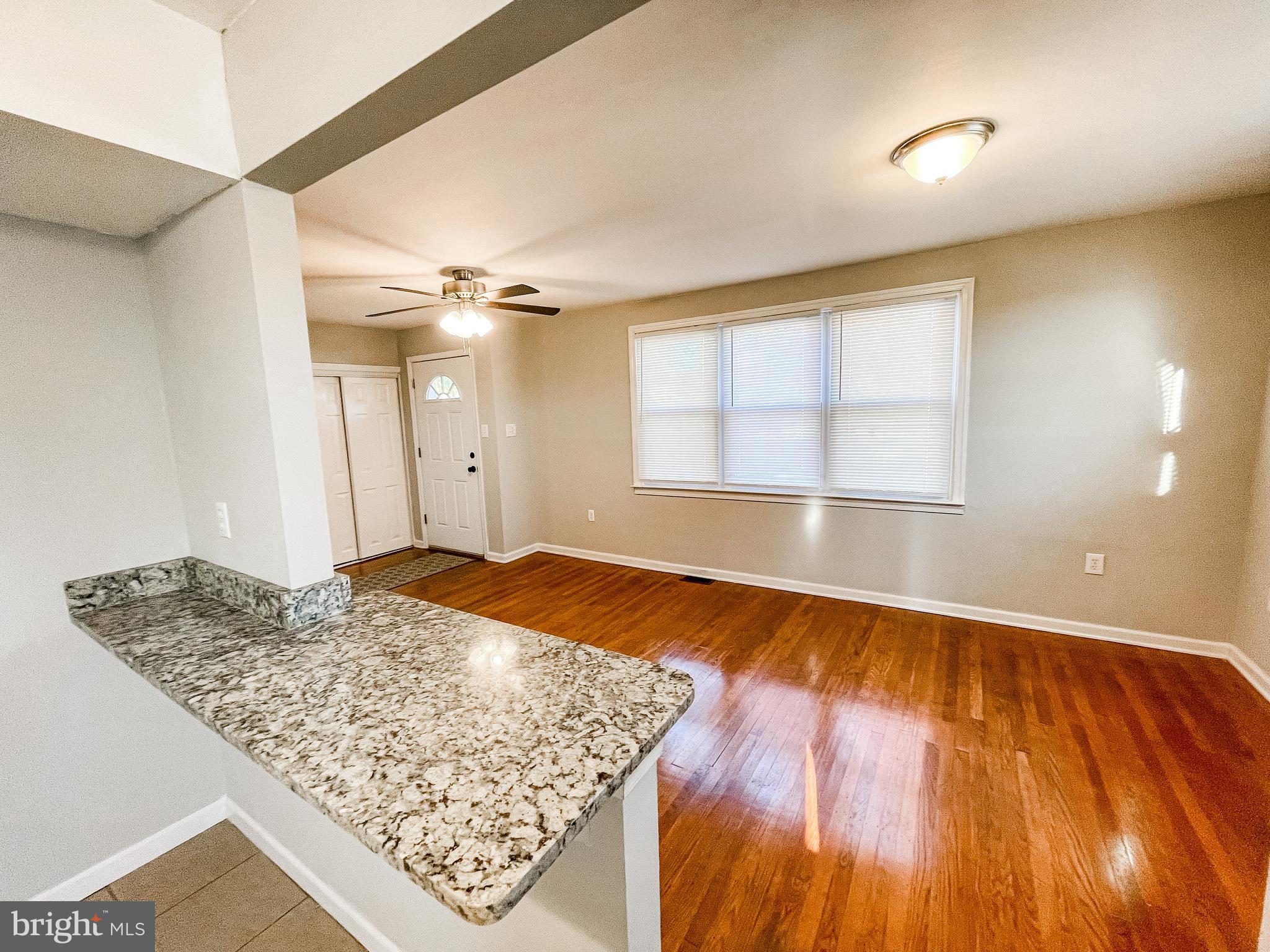 34 Morris Road New Castle, DE 19720 - Photo 6 of 19 Bright and sunny living area