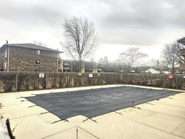 $217,000 | 12 Parkside Court, Unit 10, Vernon Hills, IL 60061