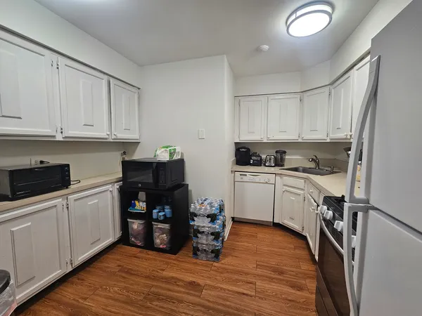 $217,000 | 12 Parkside Court, Unit 10, Vernon Hills, IL 60061
