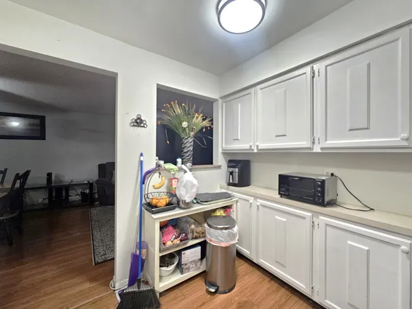 $217,000 | 12 Parkside Court, Unit 10, Vernon Hills, IL 60061