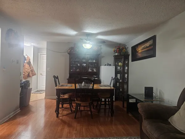 $217,000 | 12 Parkside Court, Unit 10, Vernon Hills, IL 60061