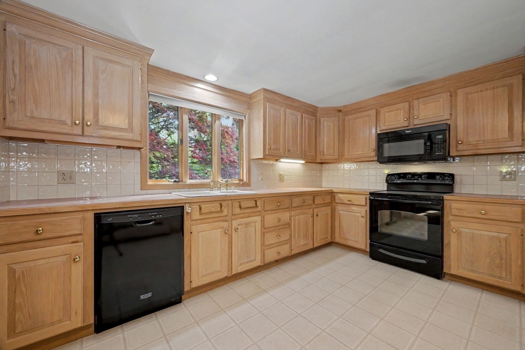 26 Arlington Road Burlington, MA 01803 - Photo 5 of 26