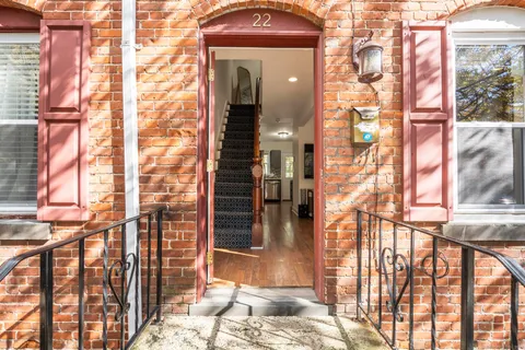 a view of entryway with a glass door